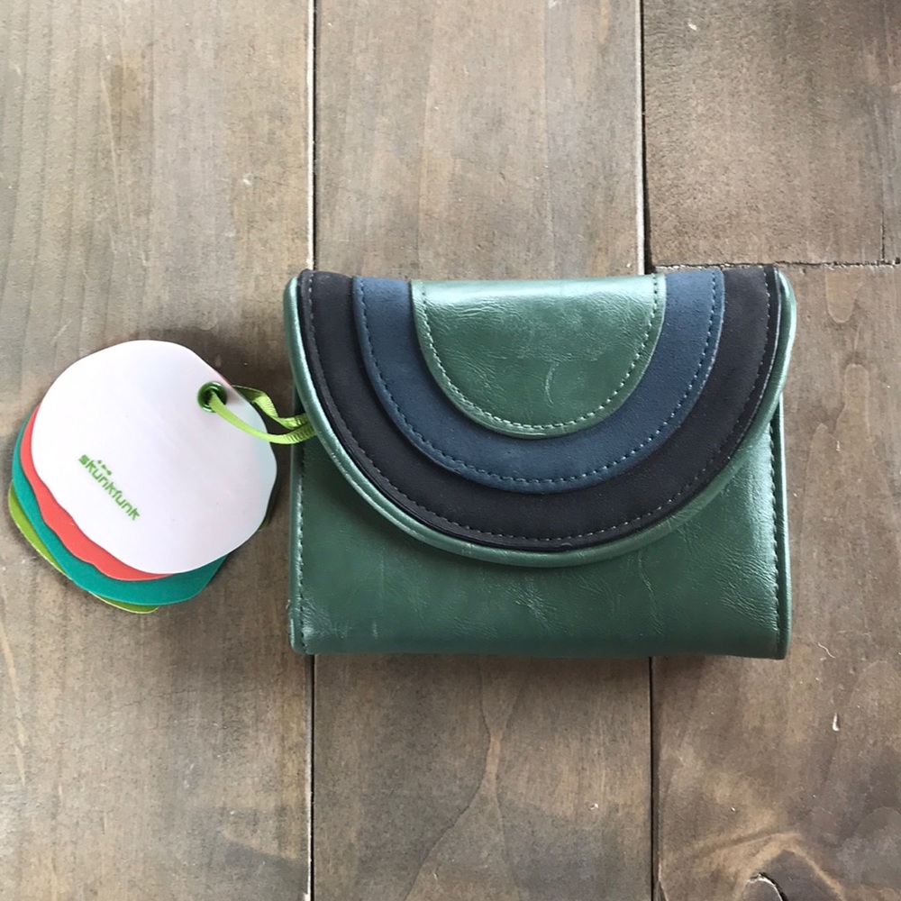 Skunkfunk wallet, designed in Basque Country. Vegan leather.